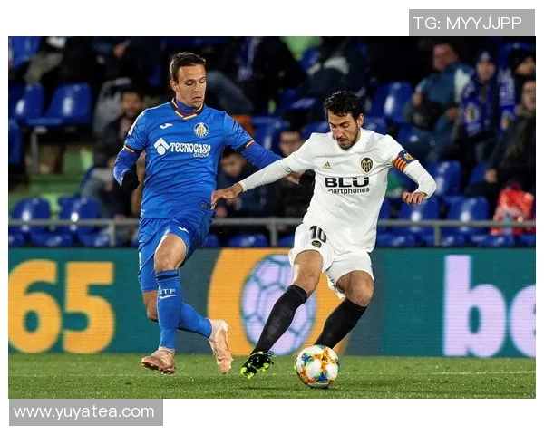 埃尔切主场迎战格拉纳达双方争夺关键三分的激烈对决